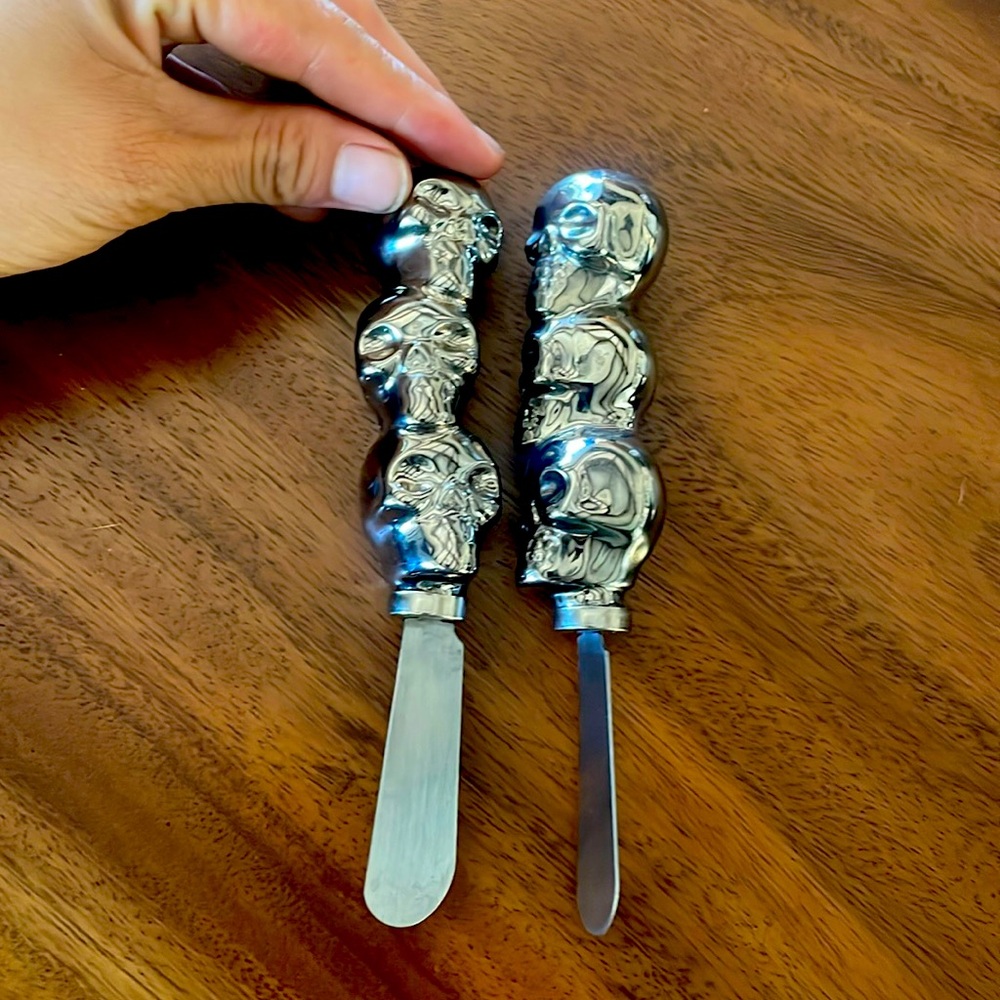 Skeleton butter knives